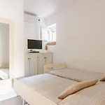 Terrace- Private Parking Design Relax & Comfort 别墅 罗通多港