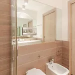 Terrace- Private Parking Design Relax & Comfort 别墅